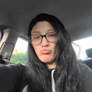 Meet your Posher, Desirae